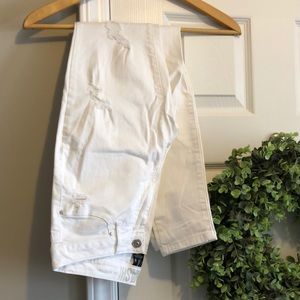 White distressed ankle pant~W Sz 3/26